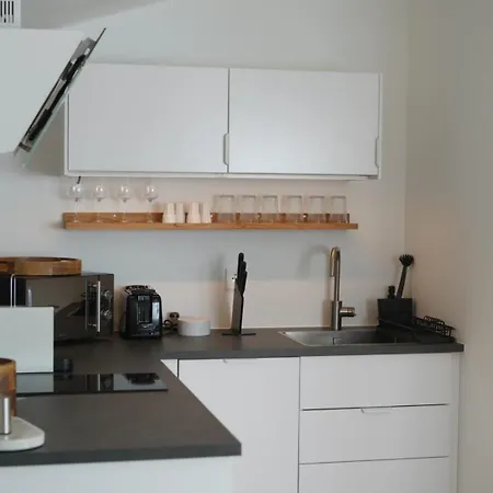 Quiet Design With Free Parking Apartmán