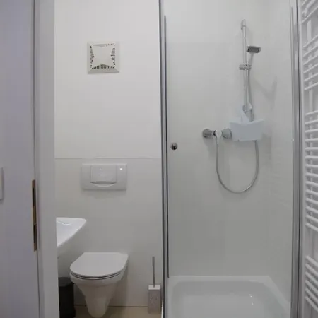 Quiet Design With Free Parking