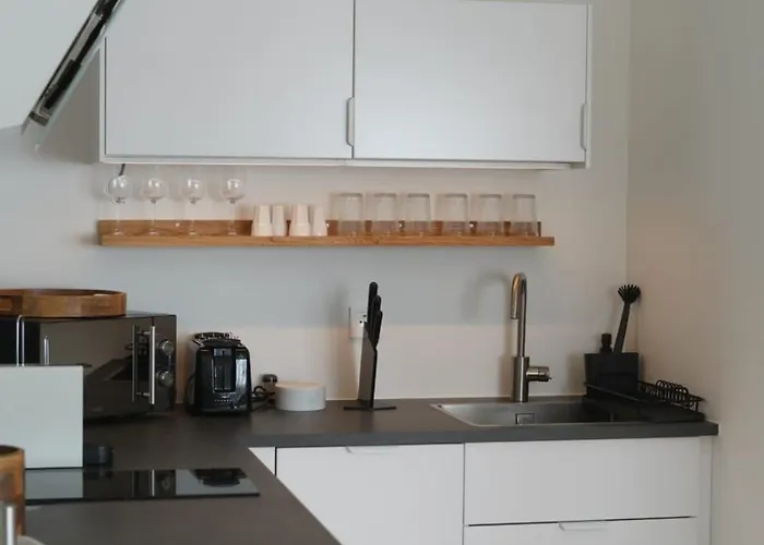 Quiet Design With Free Parking Apartment