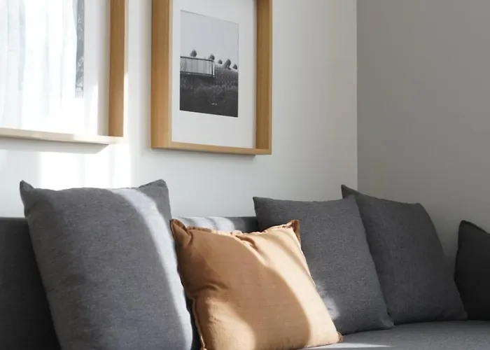 Quiet Design With Free Parking Apartment